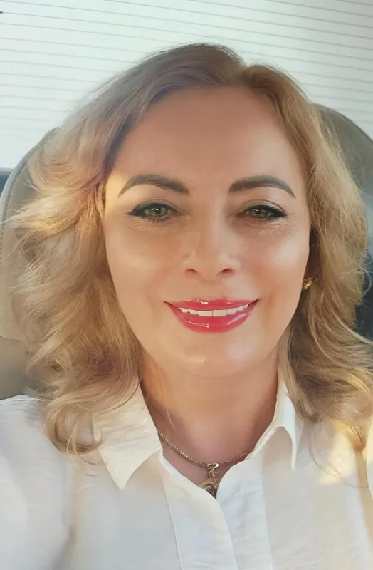 Maria, fine blonde hair